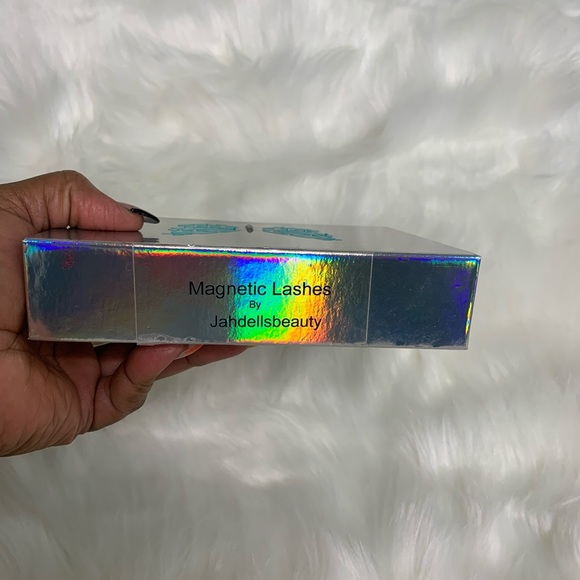 Magnetic Lashes - Picture 3 of 4